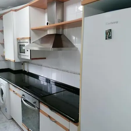 Urbanizacion Privada. Piscinas. Tenis *