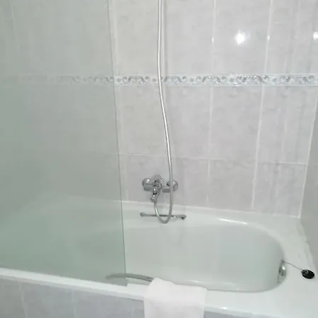 Urbanizacion Privada. Piscinas. Tenis Apartment *
